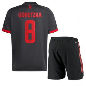 Bayern Munich Leon Goretzka #8 babykläder Tredje Tröja barn 2022-23 Korta ärmar (+ Korta byxor)